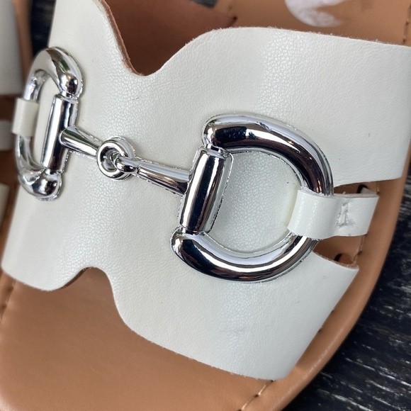 Steve Madden Girl White Snaffle Bit Selenee Flat Sandal Shoe 6 - Picture 3 of 4